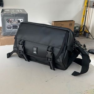 Chrome Niko Camera Sling 2.0 Black